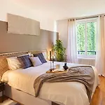 Arnave - 3 Et Balcon A Auteuil アパート